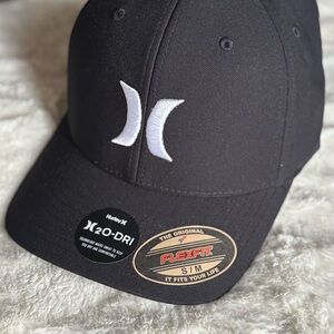NWT Hurley Moisture Wicking H20 Flexfit Hat H2O-Dri  - Black w/White Logo S/M